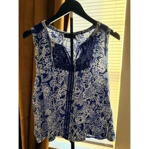 Rafaella 100% Cotton Blue and White Sleevess Blouse with Crochet M EUC